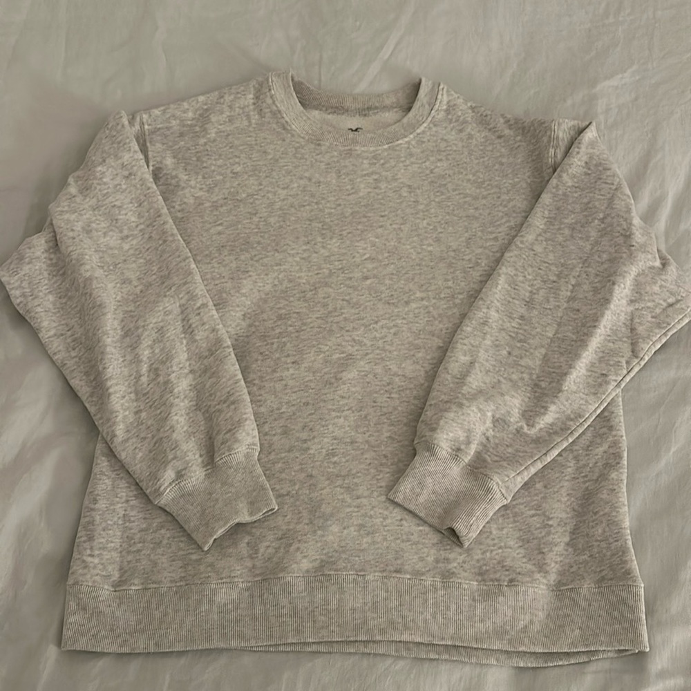 light grey hollister crewneck men’s size XS